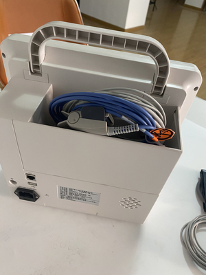 استخدام المستشفيات NIBP ECG 12.1" لمراقبة المعايير المتعددة للتحليل