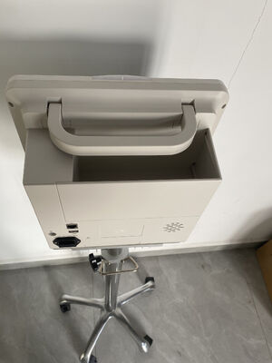 جهاز مراقبة المريض متعدد المعايير والذي يمكنه قياس SpO2، ضغط الدم غير الغازي، التنفس، تخطيط كهربية القلب، ودرجة الحرارة.