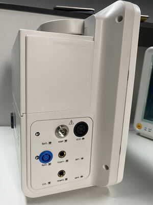 12.1 Inch Color LCD Display Multi Parameter Patient Monitor with Trolley/Wall Bracket Mountable and Lightweight 3.9 KG Design