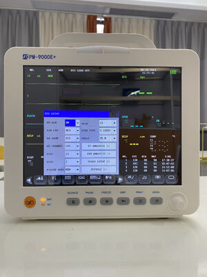 مراقبة مريض وحدة العناية المركزة متعددة المعايير المحمولة مع شاشة LCD ملونة 12.1 بوصة عربة / مؤخرة جدارية قابلة للتركيب وخفيفة الوزن 3.9 كجم